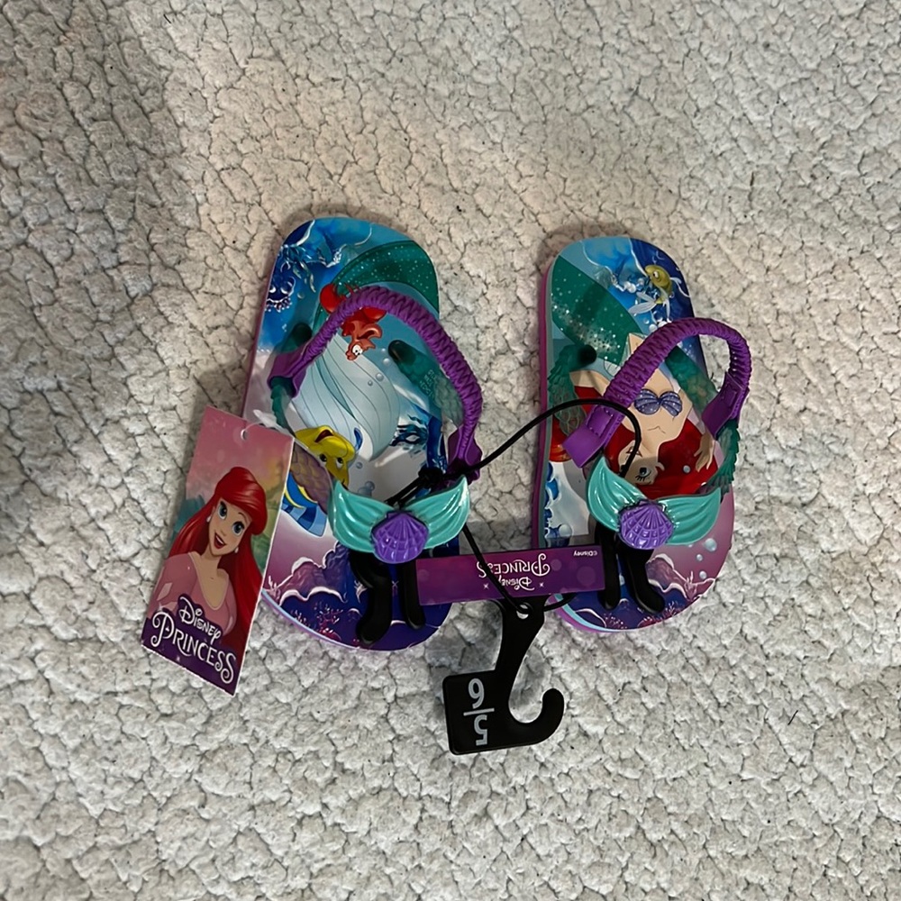 NWT Disney Princess Flip flop little girls size 5 /6